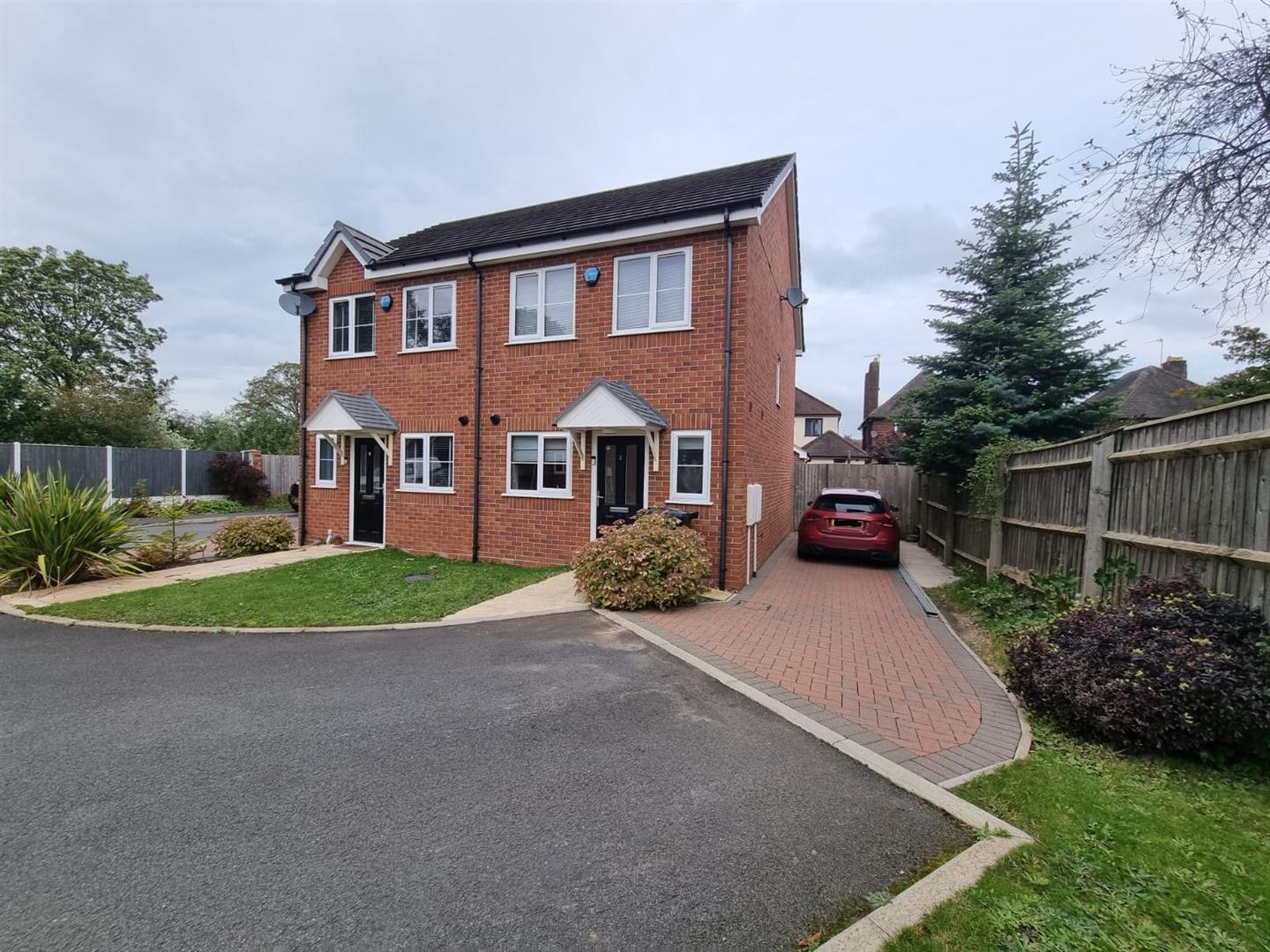 2 bed property in New Park Mews, BRIERLEY HILL